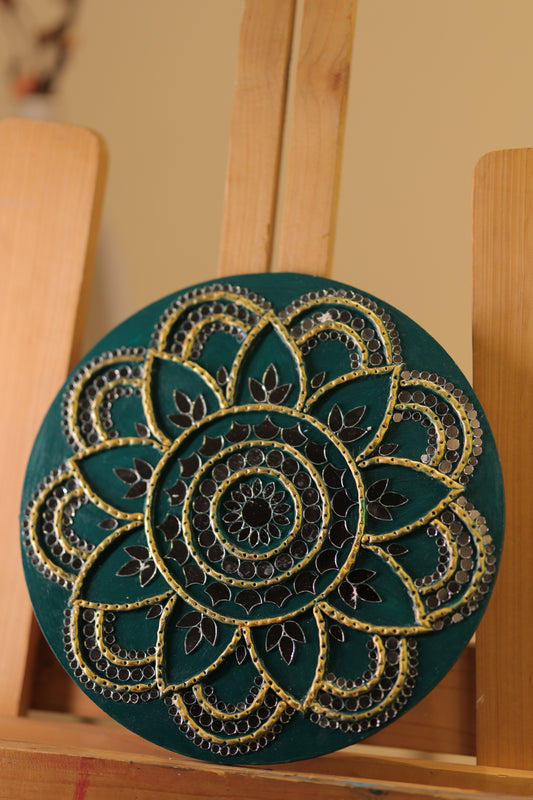 Round Lippan Art – Handcrafted Wall Decor (Green)